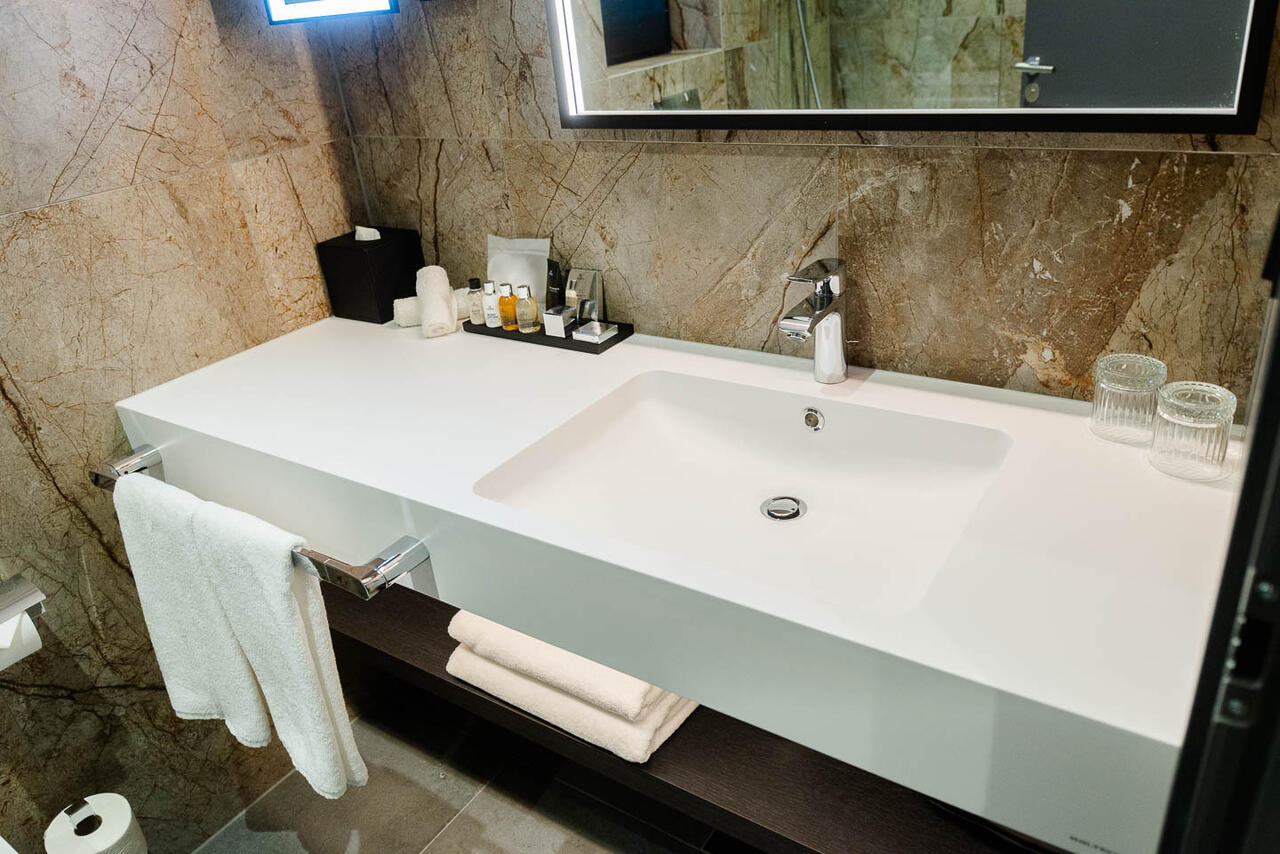 Стільниця з литого каменю Balteco